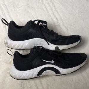 Nike Women’s Black and White Athletic Sneakers